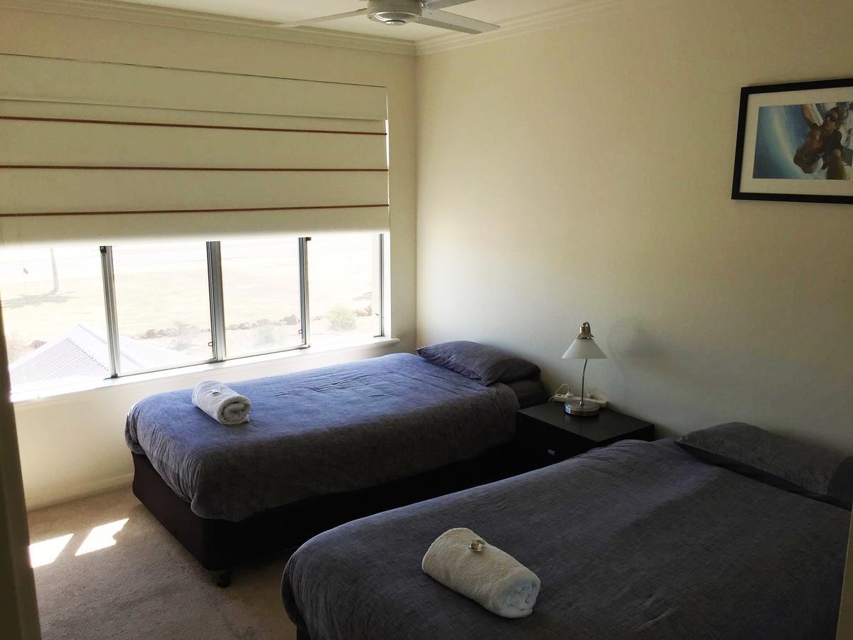 Blue Sky Apartment Джуриън Бей Екстериор снимка